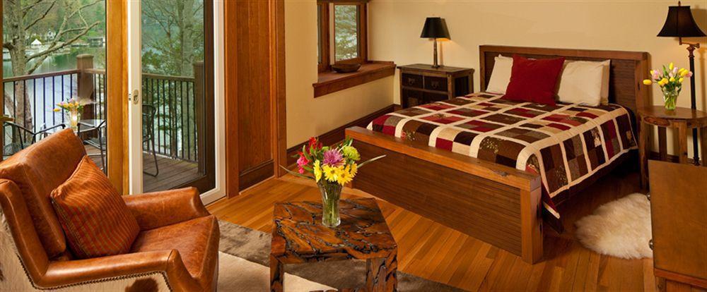 Lodge On Lake Lure Exterior photo