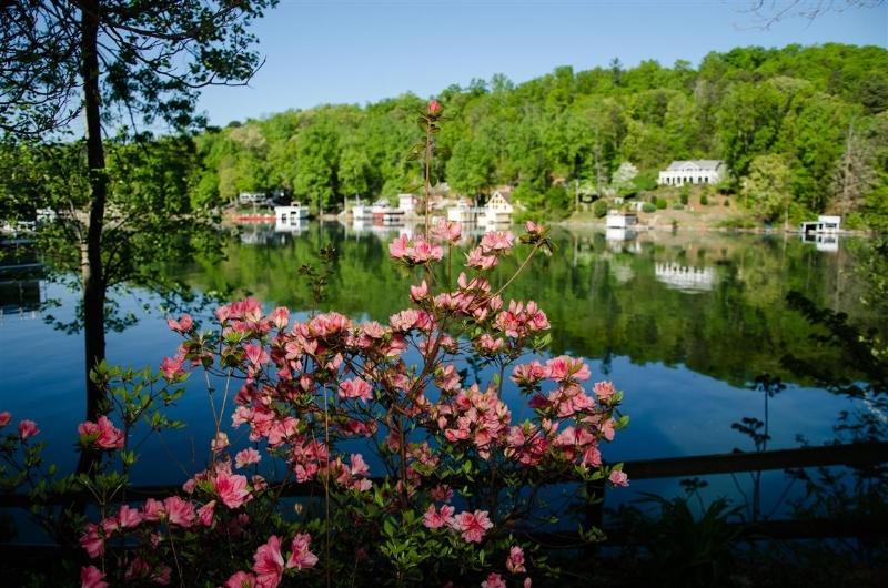 Lodge On Lake Lure Exterior photo